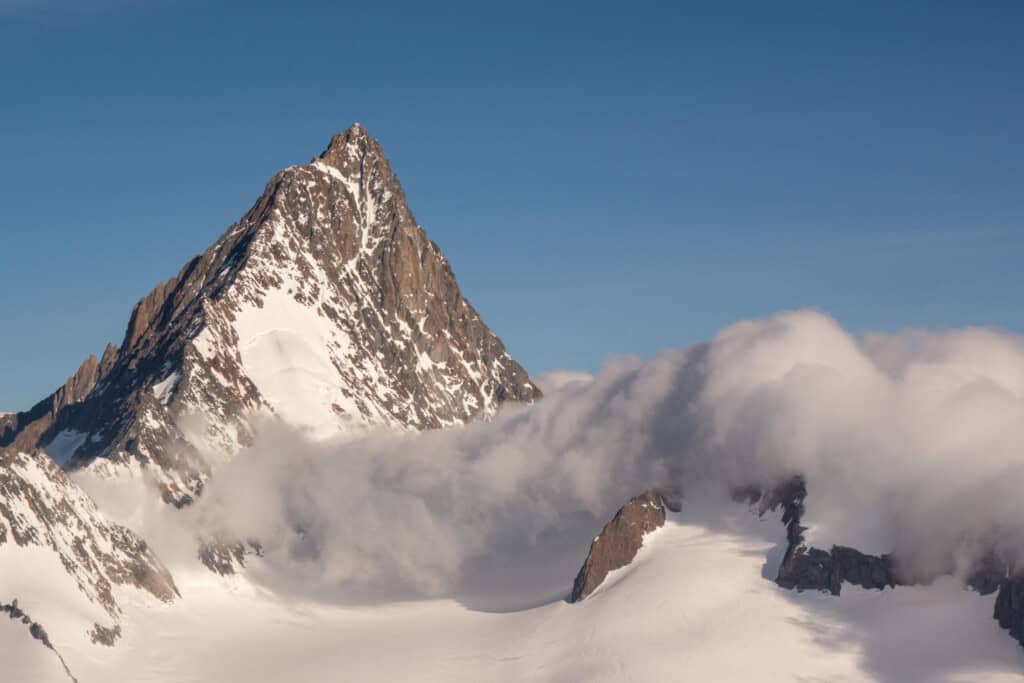 Finsteraarhorn von Süden an Auffahrt