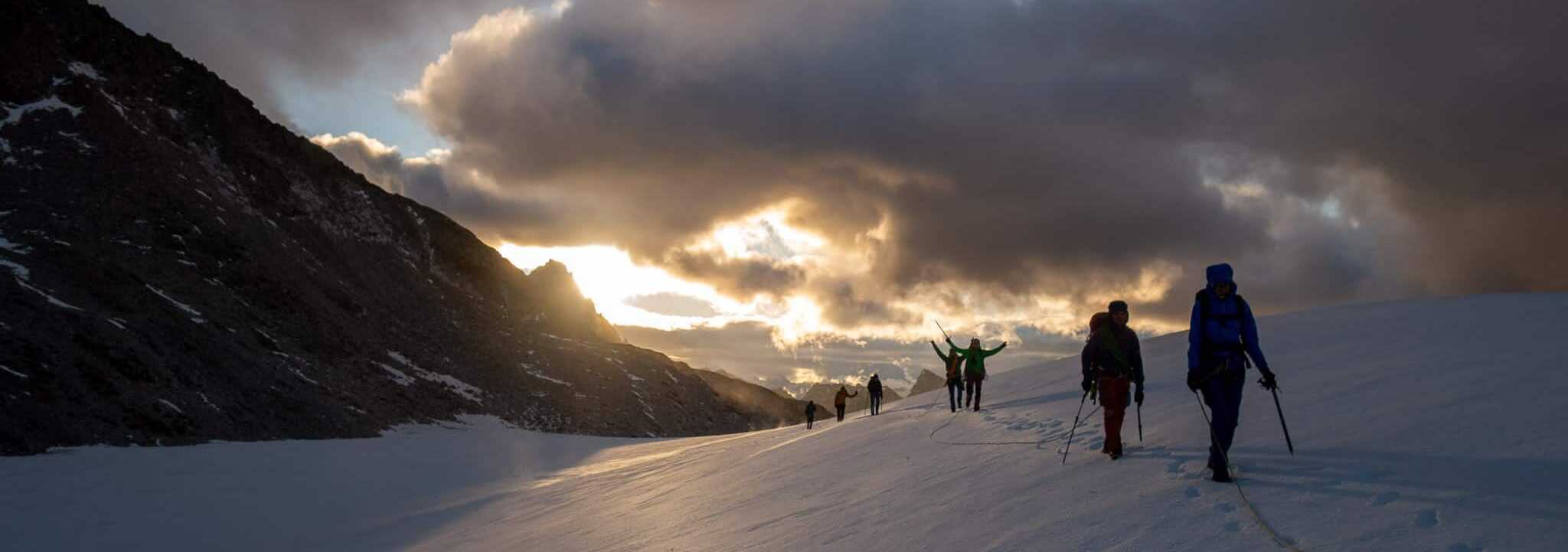 Aufstieg im Sonnenaufgang