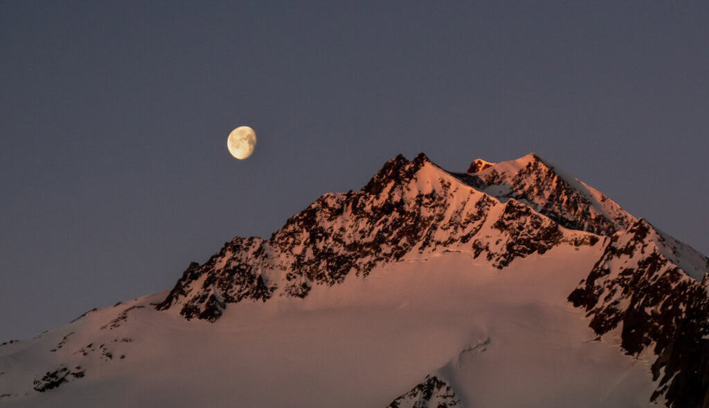 Moon over the Scheuchzerhorn