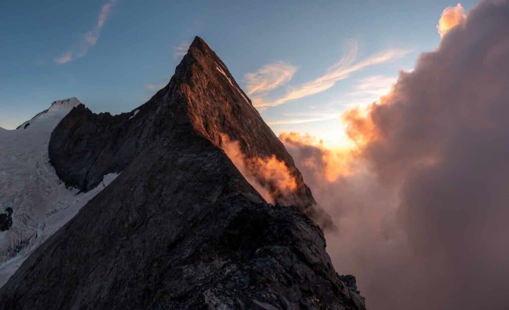 Sonnenuntergang bei der Mittellegihütte am Eiger