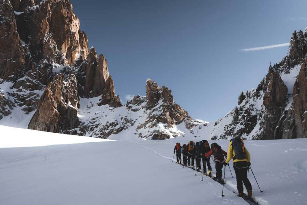 Aufstieg auf Skitouren während Weihnachten und Neujahr