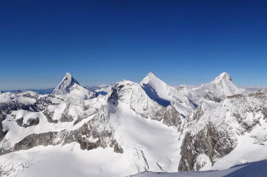 Blick vom Zinalrothorn auf Obergabelhorn, Wellenkuppe und Matterhorn