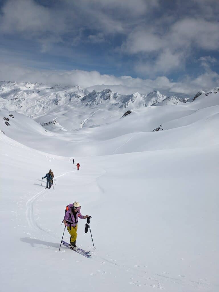 Beim Aufstieg auf Skitour in Andermatt