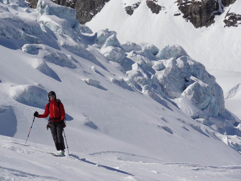 Skifahrer vor Gletscher im Gauligebiet