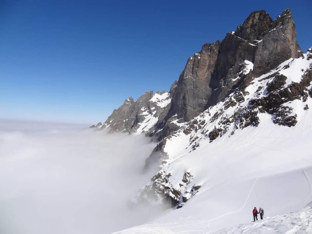 Gerade über dem Nebel auf Skitour im Gauligebiet